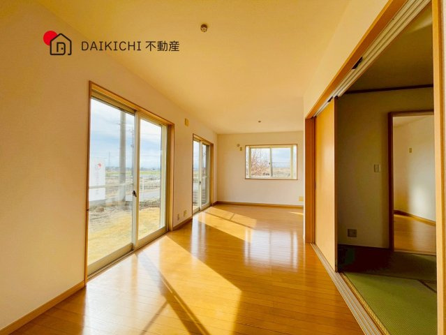 【居間・リビング】 | 比企郡川島町大字飯島　中古戸建