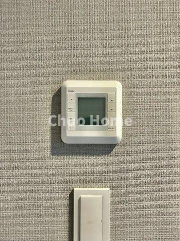 ミルーナヒルズ亀有の冷暖房・空調設備|【床暖房】冬は足元から暖めてくれる床暖房はエアコンとは違って埃が舞いませんので健康にも良さそうですね。