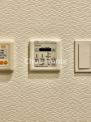 ミルーナヒルズ亀有の内装|【浴室乾燥機】暖房・冷風・換気・乾燥が可能です。毎日を快適に過ごせるうれしい機能が揃っています。雨の日の洗濯物も安心です。