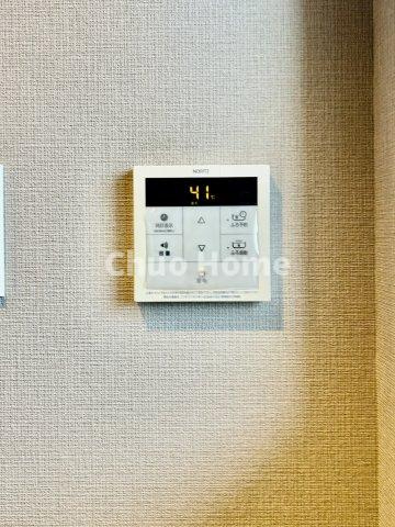 ミルーナヒルズ亀有の発電・温水設備|【給湯リモコン】外での一日を忘れさせてくれるオートバス機能でお好みの湯量・温度に調整された浴槽。