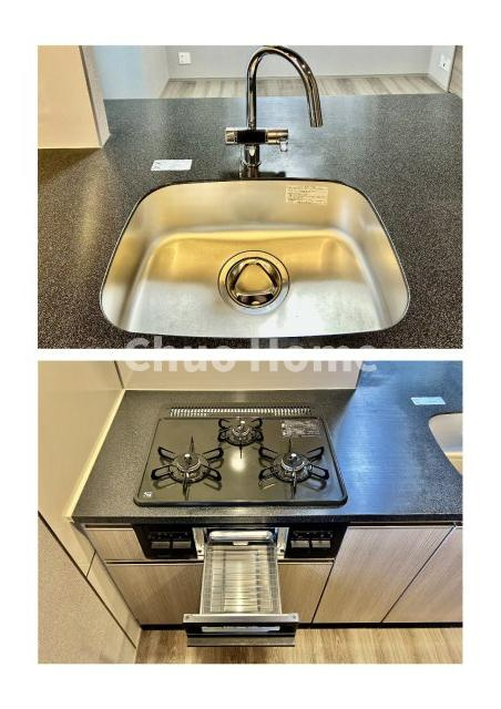 ミルーナヒルズ亀有のキッチン|【キッチン水栓】キッチン水栓はシャワーヘッドが伸びますのでシンクの隅々まで届きます。【三ツ口コンロ】奥様に好評な三ツ口コンロと魚焼きグリルです。