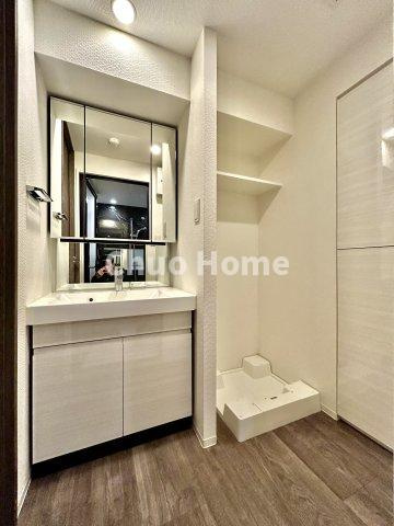 ミルーナヒルズ亀有のランドリースペース|【ランドリースペース】担当者がスケールを持ち歩いておりますので、ご見学時には現在お使いの洗濯機などがきちんと収まるかなどもチェックして下さい。見学前に測っておくと非常に便利だと思います。