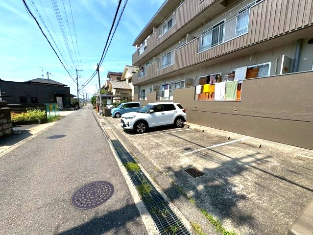 滝谷ユタカハイツの駐車場