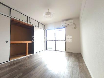 ルミエールIの居間・リビング