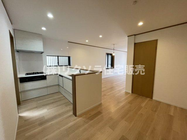 池田本町　中古一戸建てのキッチン|LDK17.6帖
■物件内覧・資金計画相談・住宅ローン相談、リフォーム相談、お問合せ受付中■
※当日・翌日のご内覧、ご相談はお電話でのお問合せがスムーズです！