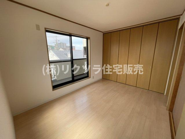 池田本町　中古一戸建ての内装|洋室5.6帖
■物件内覧・資金計画相談・住宅ローン相談、リフォーム相談、お問合せ受付中■
※当日・翌日のご内覧、ご相談はお電話でのお問合せがスムーズです！