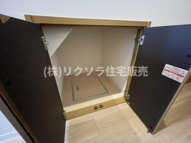 池田本町　中古一戸建ての収納|廊下階段下収納
■物件内覧・資金計画相談・住宅ローン相談、リフォーム相談、お問合せ受付中■
※当日・翌日のご内覧、ご相談はお電話でのお問合せがスムーズです！