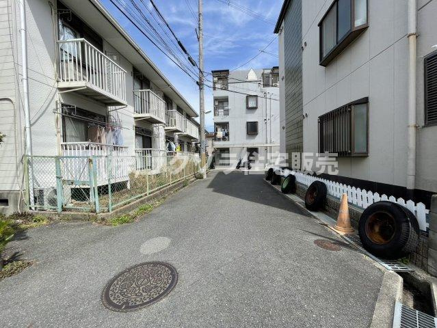 池田本町　中古一戸建ての前面道路含む現地写真|■物件内覧・資金計画相談・住宅ローン相談、リフォーム相談、お問合せ受付中■
※当日・翌日のご内覧、ご相談はお電話でのお問合せがスムーズです！