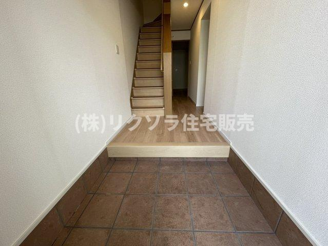 池田本町　中古一戸建ての内装|玄関内部
■物件内覧・資金計画相談・住宅ローン相談、リフォーム相談、お問合せ受付中■
※当日・翌日のご内覧、ご相談はお電話でのお問合せがスムーズです！
