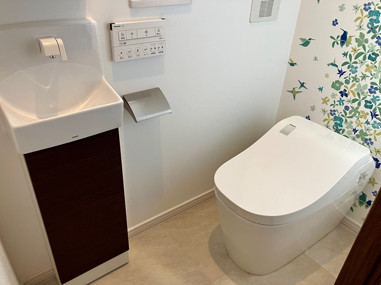 富士塚戸建のトイレ