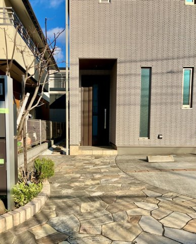 富士塚戸建のエントランス