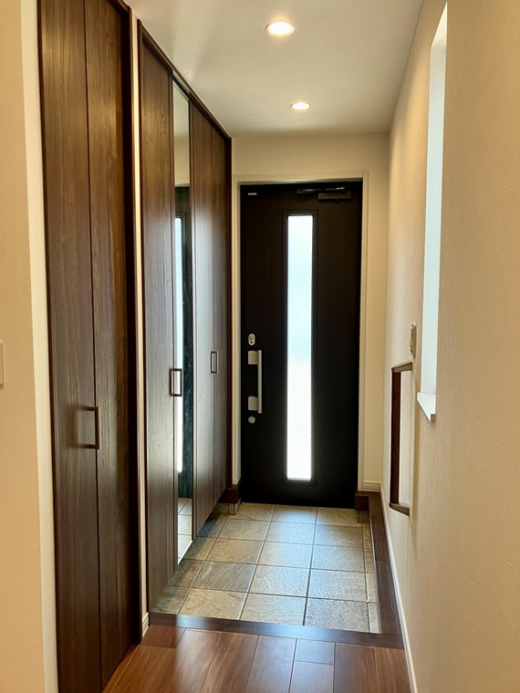 富士塚戸建の玄関