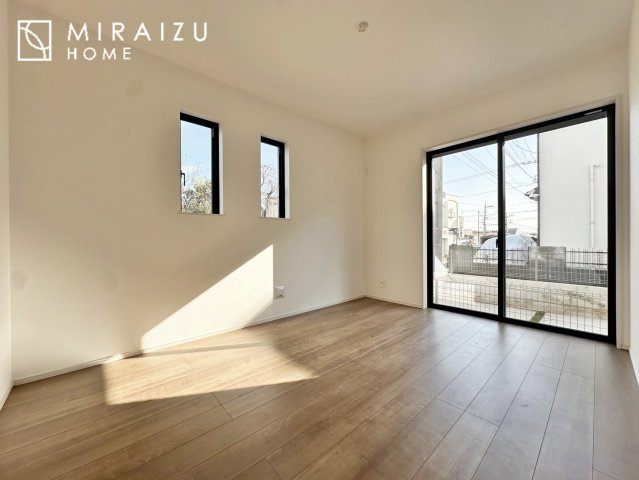 【洋室】 | 暮らしやすさを考えたプランで快適な現地ロケーションを実現。安らぎに満たされる、ゆとりのある日々を過ごせます♪