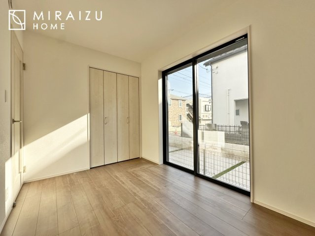 【寝室】 | 建物完成につき、実際のお部屋をごゆっくりご見学いただけます。お休みの日にご家族で見学はいかがでしょう。