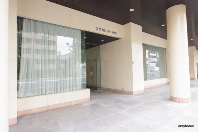 エクセレント中道　仲介手数料無料のエントランス