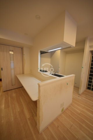 B-PROUD天満橋　中大江小学校区の居間・リビング|B-PROUD天満橋　カウンターキッチン