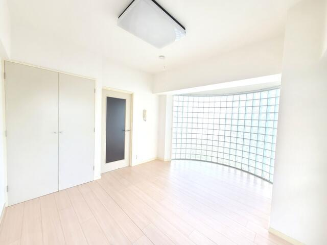 （サロン可）Ｔ’ｓ　ｇａｒｄｅｎ　南柏（ＳＯＨＯ）の居間・リビング|※別部屋参考写真となります。 