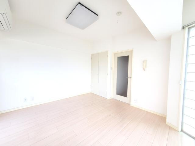 （サロン可）Ｔ’ｓ　ｇａｒｄｅｎ　南柏（ＳＯＨＯ）の居間・リビング|※別部屋参考写真となります。 