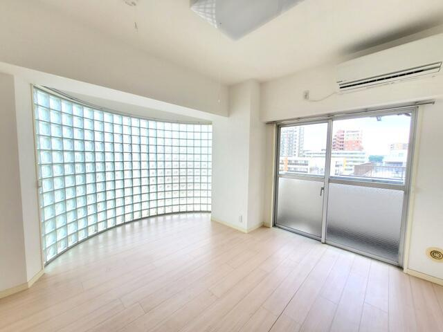 （サロン可）Ｔ’ｓ　ｇａｒｄｅｎ　南柏（ＳＯＨＯ）の居間・リビング|※別部屋参考写真となります。 