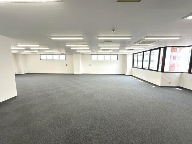 幸和ビル（分割貸し）のロビー| 