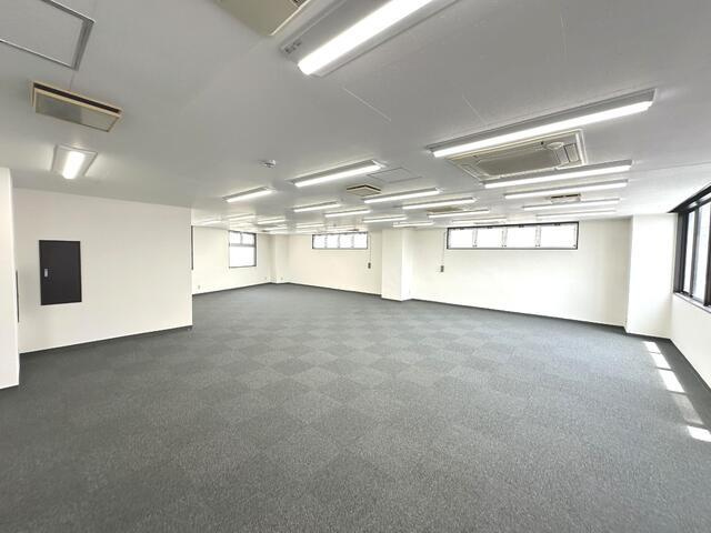 幸和ビル（分割貸し）のロビー| 