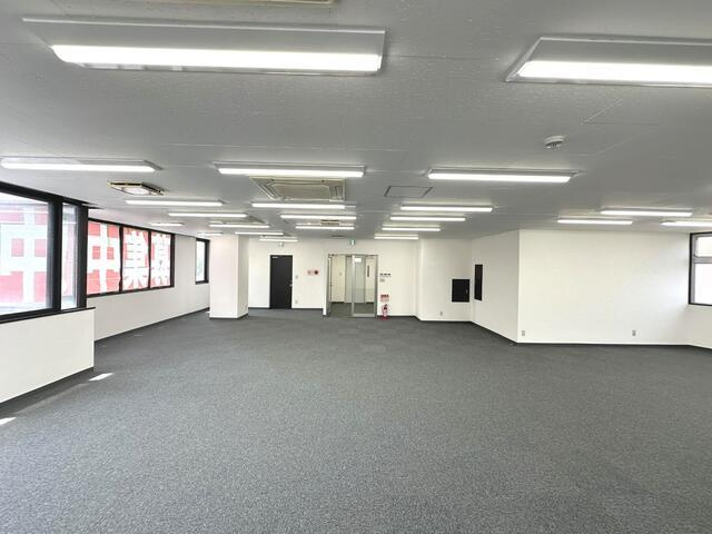 幸和ビル（分割貸し）のロビー| 