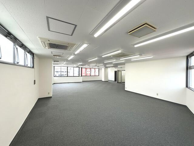 幸和ビル（分割貸し）のロビー| 