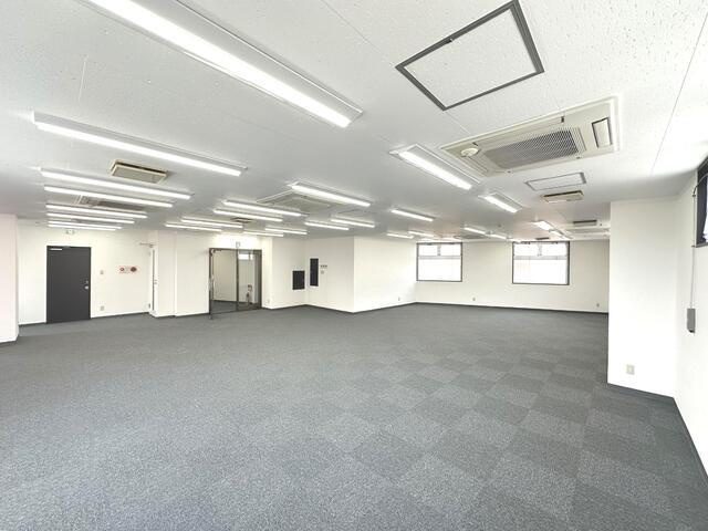 幸和ビル（分割貸し）のロビー| 