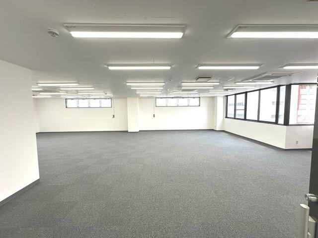 幸和ビル（分割貸し）のロビー| 