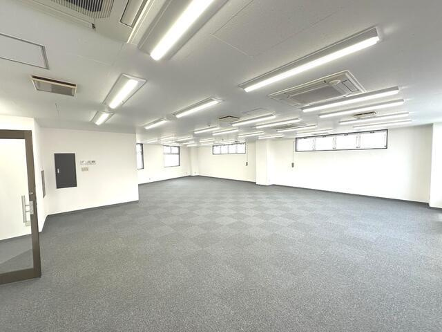 幸和ビル（分割貸し）のロビー| 