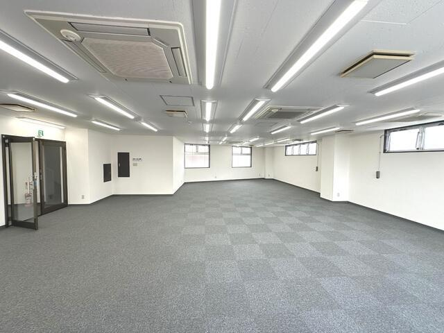 幸和ビル（分割貸し）のロビー| 