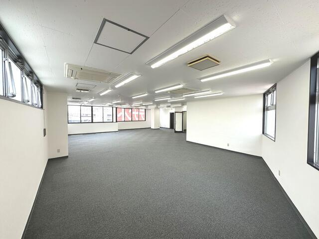 幸和ビル（分割貸し）のロビー| 