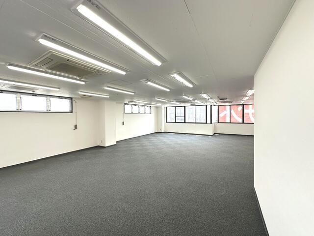 幸和ビル（分割貸し）のロビー| 