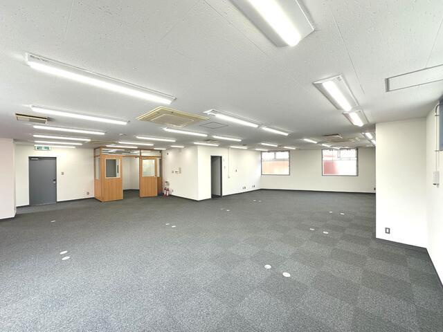 幸和ビル（分割貸し）のロビー| 