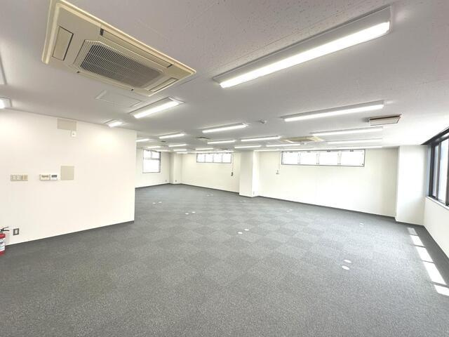 幸和ビル（分割貸し）のロビー| 