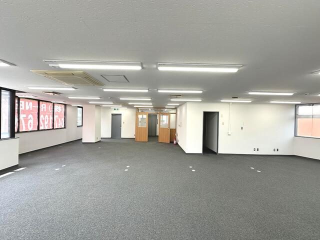 幸和ビル（分割貸し）のロビー| 