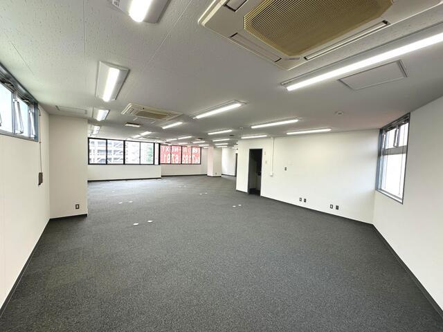 幸和ビル（分割貸し）のロビー| 