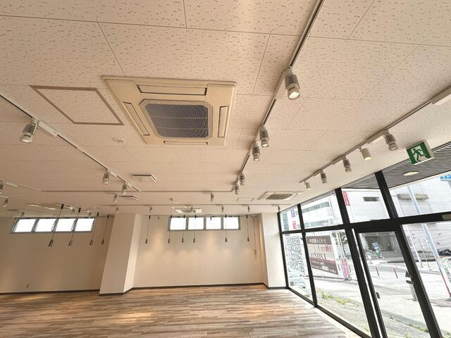 幸和ビル（分割貸し）のロビー| 