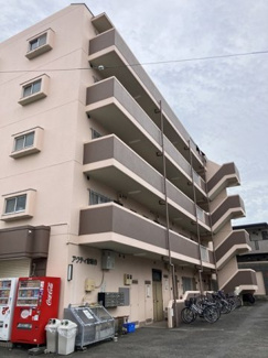 【外観】 | 東急田園都市線「宮崎台」駅まで徒歩圏内！便利な立地の5階建てマンションです♪「宮前平」駅にアクセス可能な最寄りバス停まで徒歩4分☆