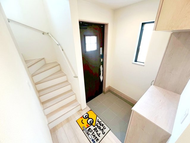 焼津市石津　新築住宅の玄関