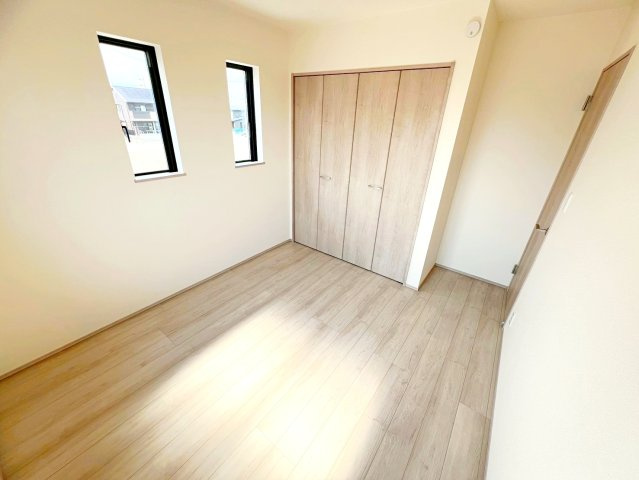 焼津市石津　新築住宅の洋室