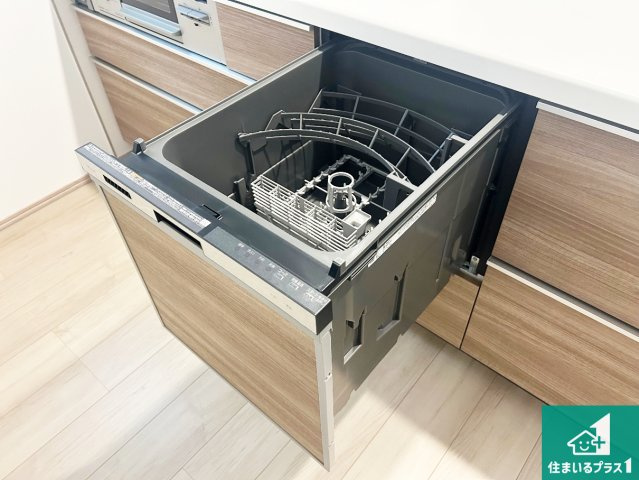 尼崎市西難波町　新築一戸建ての設備|食事後の一仕事、食器洗いをボタン一つでお任せできちゃいます！場所を取らないビルトイン式なので、お料理スペースもしっかり確保！