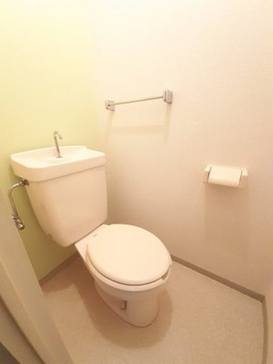 【トイレ】 | シャトレ湯川Ａ | 落ち着いた色調のトイレです