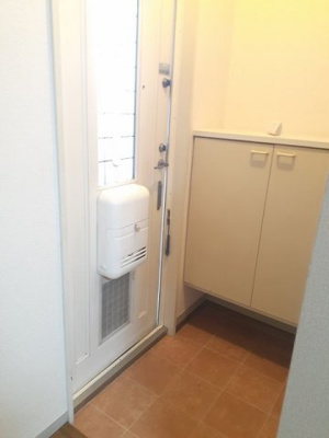 【玄関】 | シャトレ湯川Ａ | 落ち着いた玄関です