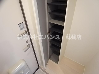 【エントランス】 | ドムス・フォルティア | 落ち着いたエントランスです