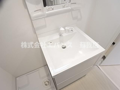 【独立洗面台】 | ドムス・フォルティア | 朝の支度にも助かる、独立の洗髪洗面化粧台