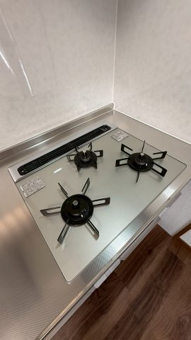 能登町のキッチン|3口コンロ