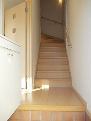 【玄関】 | ジョイ・キープ・クニヤンⅡ | 明るい玄関です