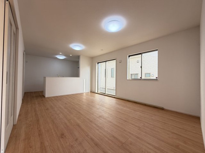 【居間・リビング】 | 読谷村喜名Ⅱ（全11棟）D号棟 | D号棟　LDK16帖♪