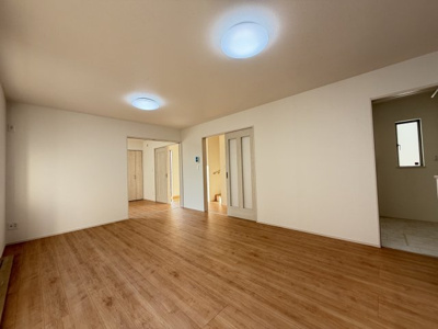 【居間・リビング】 | 読谷村喜名Ⅱ（全11棟）D号棟 | D号棟　LDK16帖♪